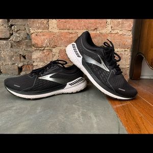 Brooks Adrenaline 21 women’s size 9